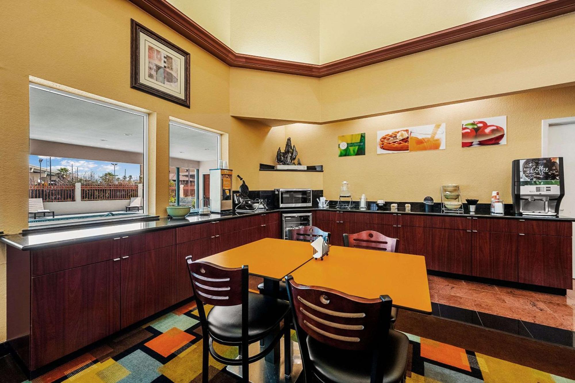 Quality Inn & Suites Cypress Εξωτερικό φωτογραφία