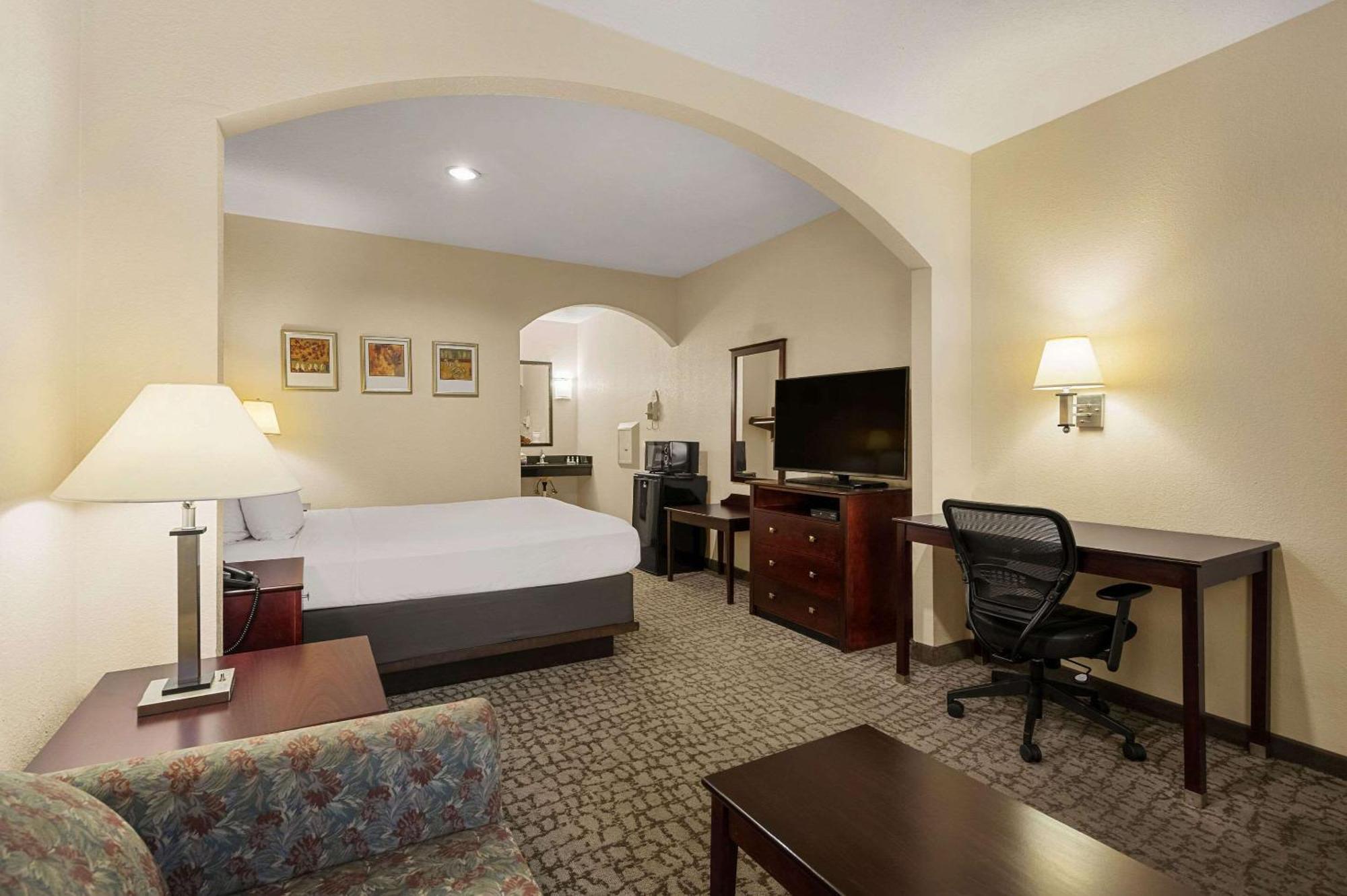 Quality Inn & Suites Cypress Εξωτερικό φωτογραφία